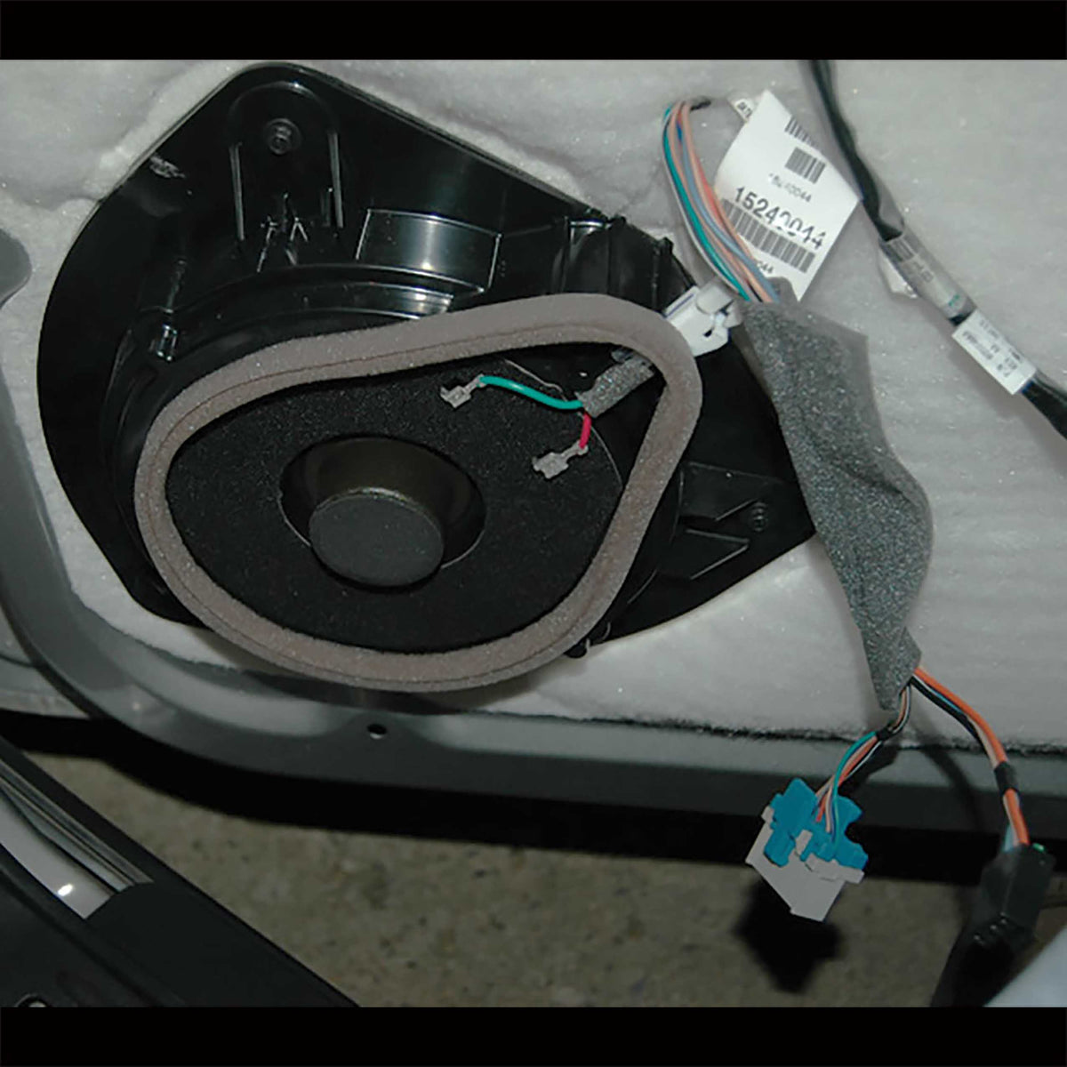 GM Small SUV 2002-2009 - 6" to 6.75" (Front Door) — 82-3021