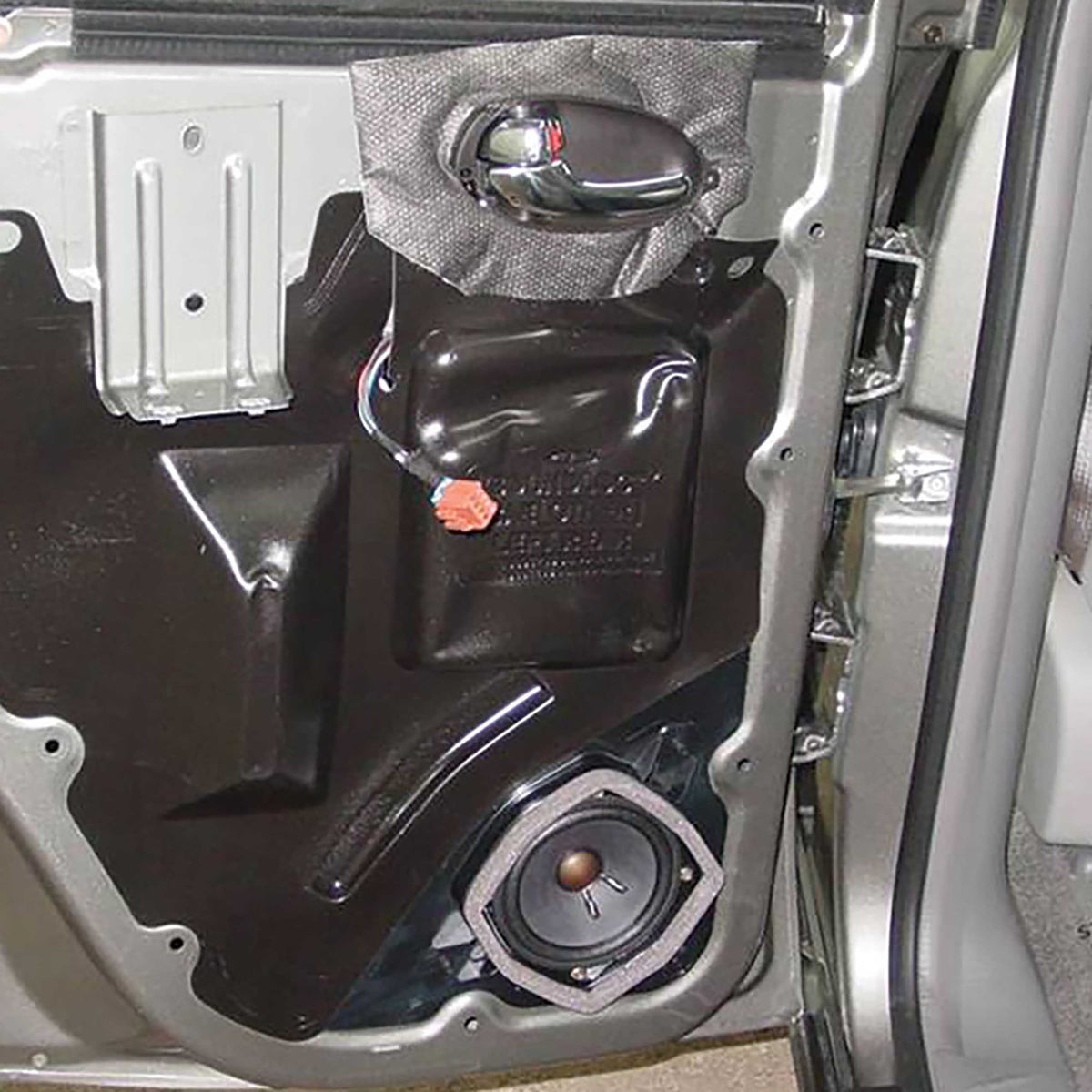 GM Small SUV 2002-2009 - 6" to 6.75" (Rear Door) — 82-3022